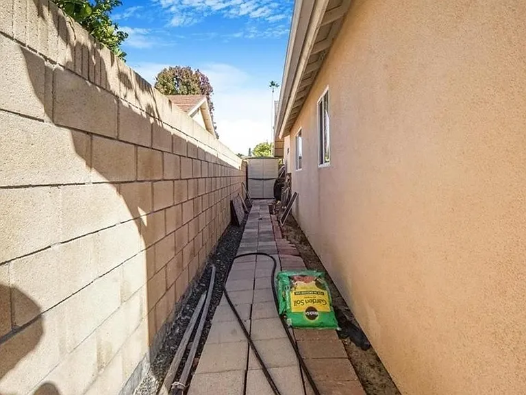 24121 El Tiradore Cir — Photo 15