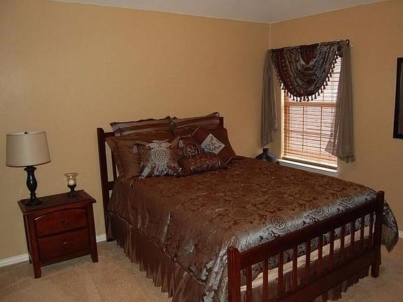 5th image of 1505 Westmont Dr