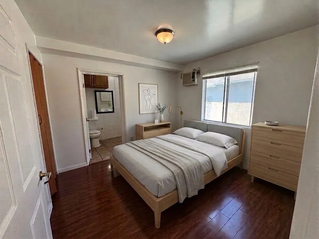 2 bed, 1.0 bath, 1100 sqft, $2,750 — Photo 3