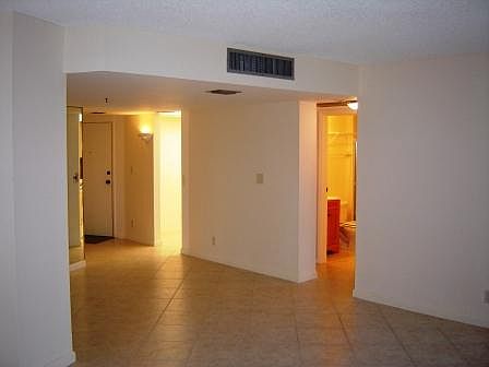4th image of 20400 W Country Club Dr APT 815
