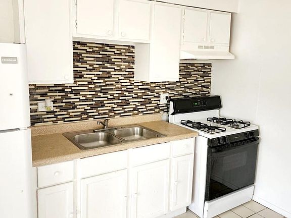 4th image of 2115 Williamsburg Dr