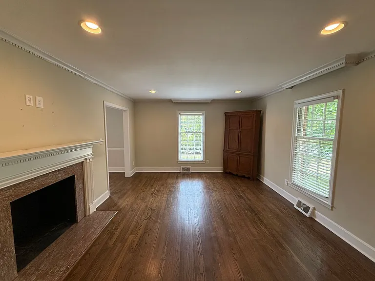 1885 Maryland Ave — Photo 4