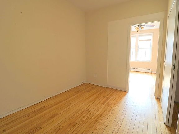 5th image of 4211 Broadway #1