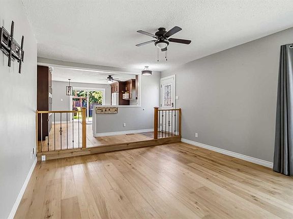 3rd image of 303 N Cornwall Dr