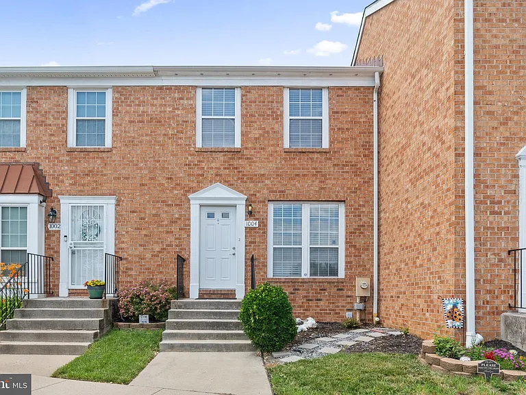 1004 Dartmouth Glen Way — Photo 1