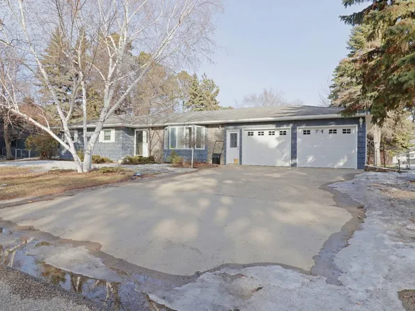 310 15th Ave SE, Devils Lake, ND 58301