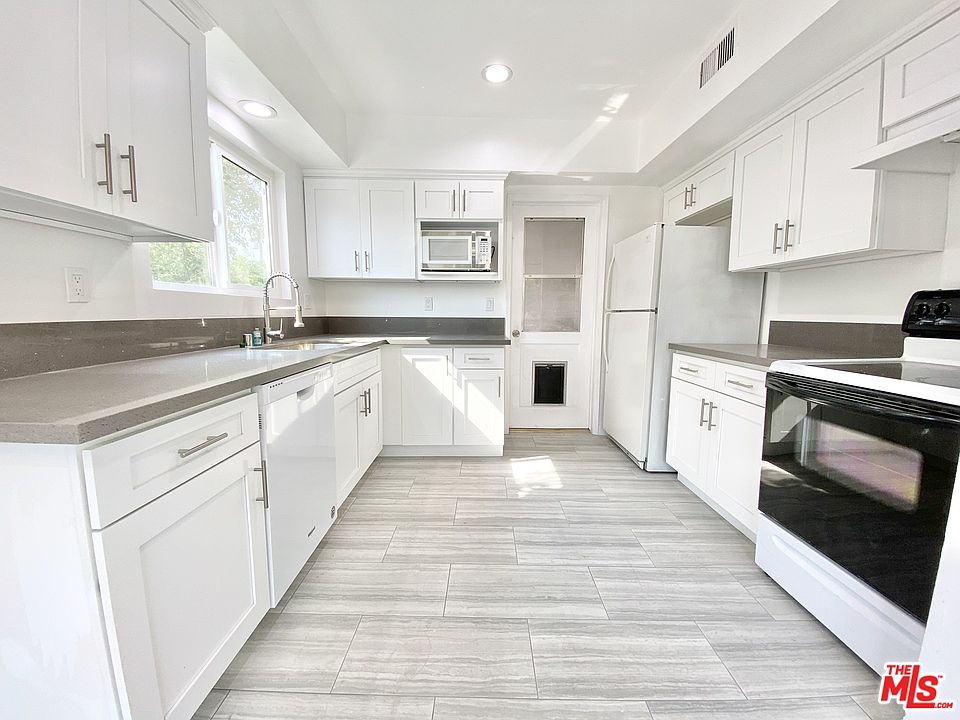 1st image of 10823 Camarillo St #A