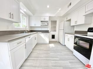 10823 Camarillo St #A, North Hollywood, CA 91601