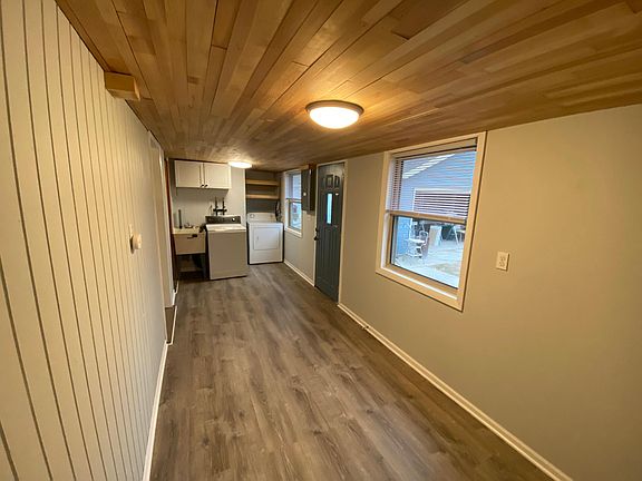 Sunroom / Laundry