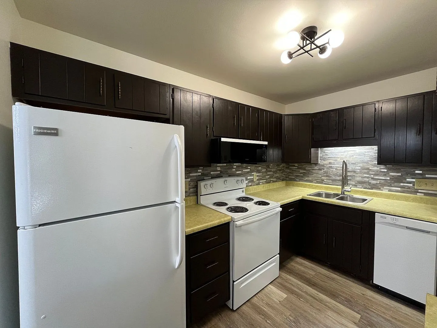 1600 Sawyer Dr — Photo 4