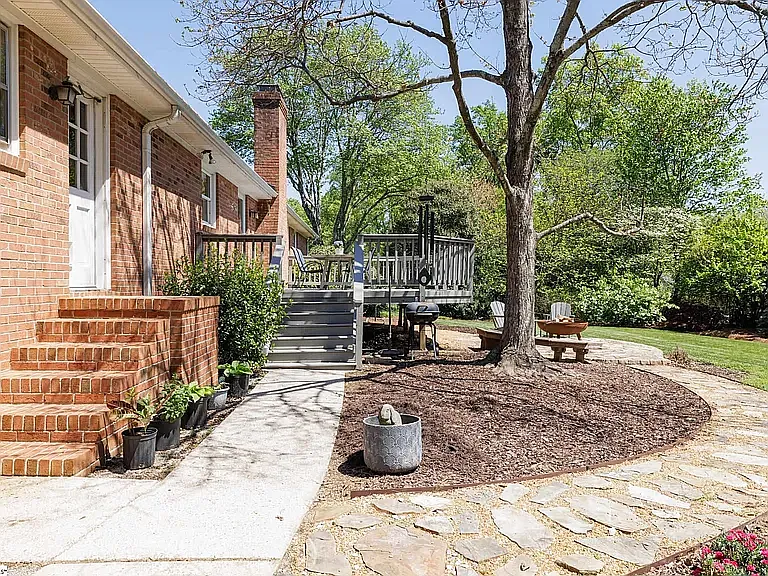 512 Devenger Rd — Photo 30