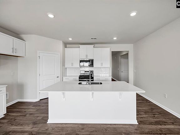 4th image of 509 Leathertree Ln