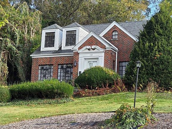 4th image of 320 Parkway Ave