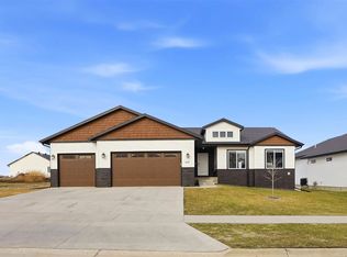 1170 Berkshire Ln, North Liberty, IA 52317