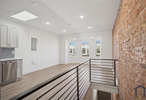 4th image of 5644 Blakemore St #2
