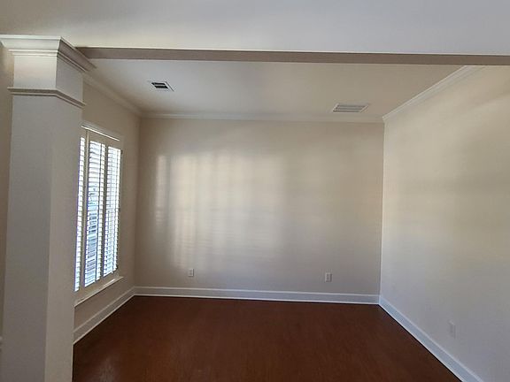 Living room/sitting area