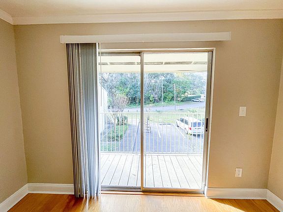 4th image of 1015 SW 9th St APT C23