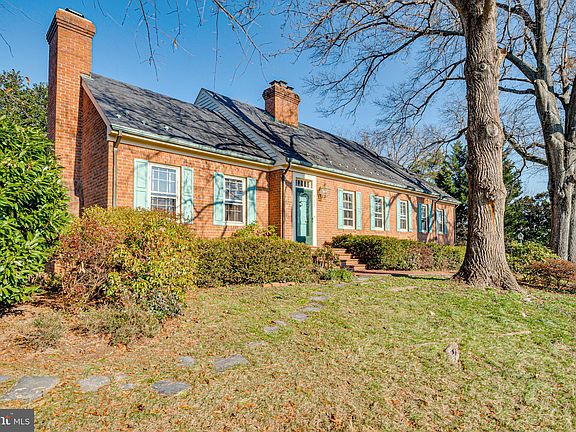 3rd image of 901 Janneys Ln