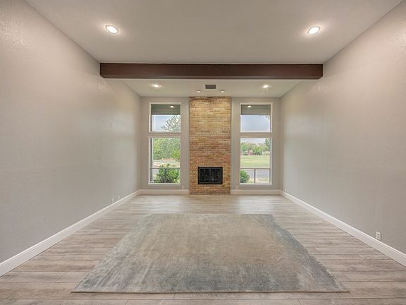 3rd image of 900 Sorrel Ln E