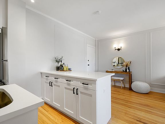 5th image of 2740 N Hampden Ct #2742-2E