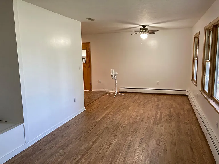 503 W Cedar St — Photo 6