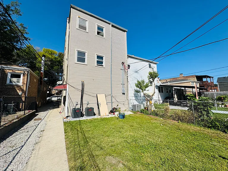 833 W 35th Pl #1R — Photo 16