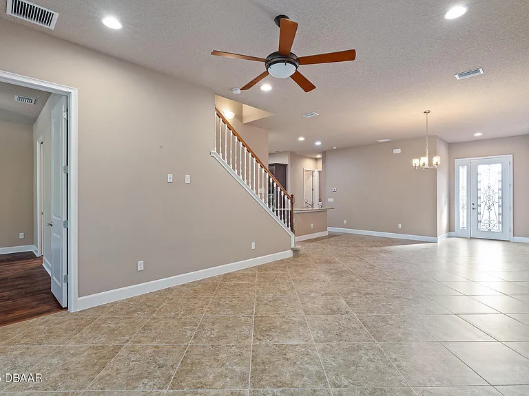829 Pinewood Dr — Photo 8