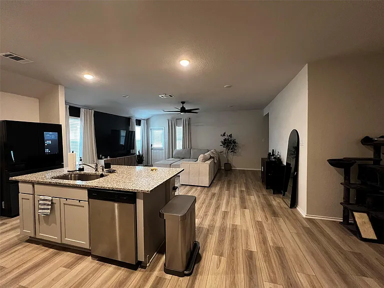 1009 Marvin Way — Photo 1