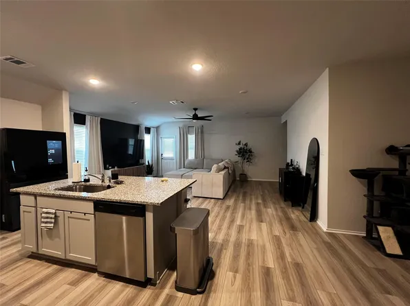 1009 Marvin Way, Seguin, TX 78155