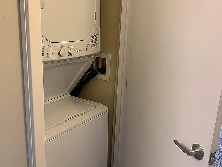 2 Bed 2 Bath Upstairs
