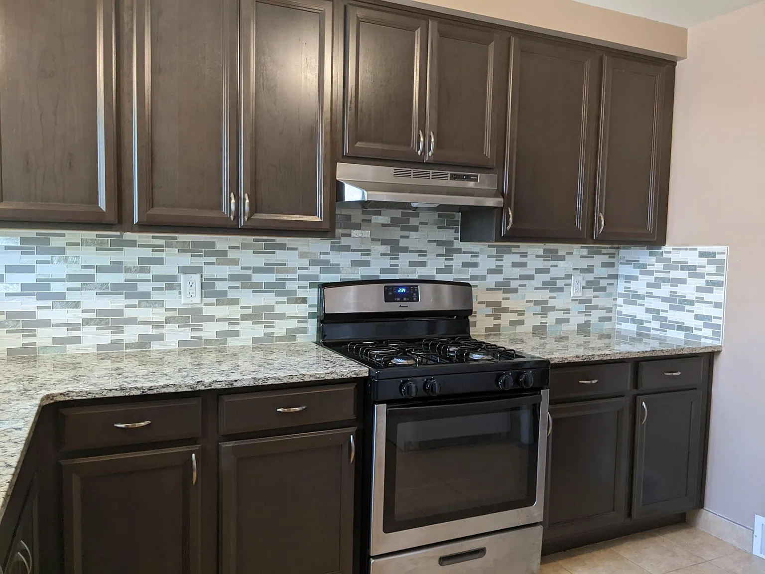 3 bed, 1001 sqft, $1,440 — Photo 3