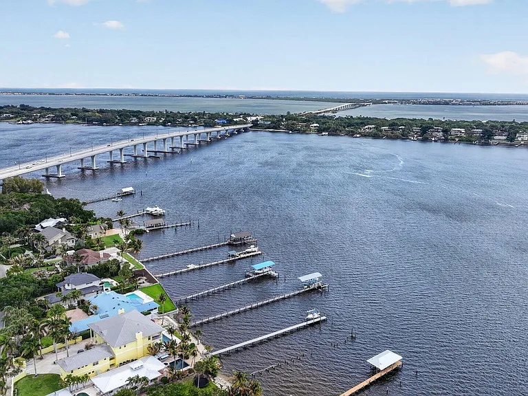 1887 SE Ocean Cove Way — Photo 48