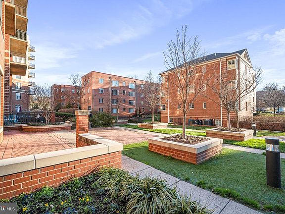 4th image of 2220 Fairfax Dr APT 507