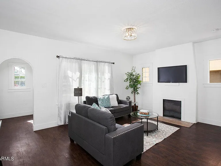 716 E Pierce St — Photo 6