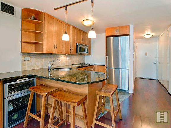 3rd image of 77 Bleecker St APT 715W
