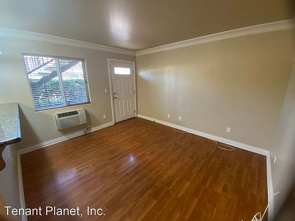 3rd image of 800 N Mollison Ave Unit 16