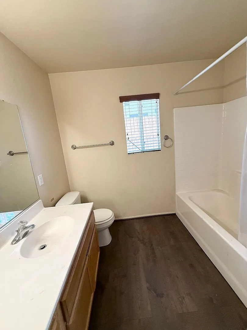 $200 off First full Month's Rent Four bedroom in Desert Vista Community — Photo 2
