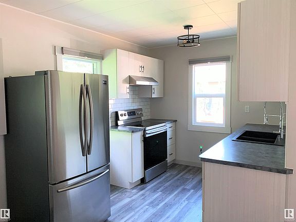 2nd image of 1270 Range Road 15 #47436