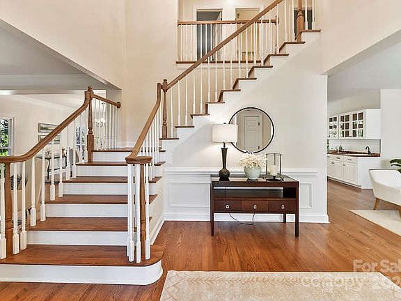 3rd image of 225 Liriope Ct