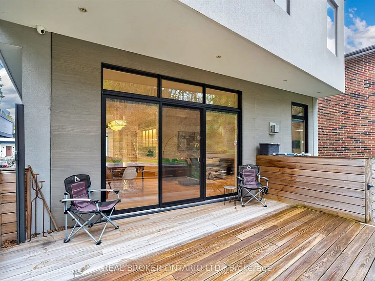 88 Kingsway Way — Photo 40