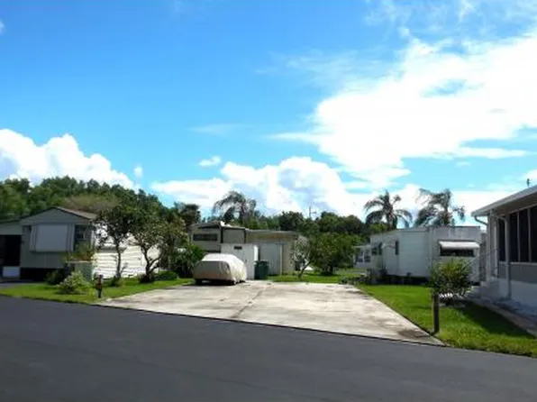 9 Zircon Dr, Naples, FL 34114