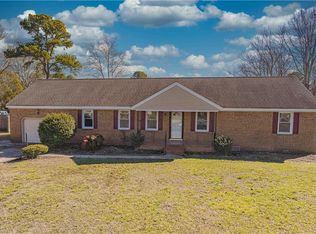 825 Sycamore Ln, Chesapeake, VA 23322