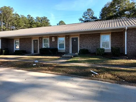 Gibbs Manor — Photo 16
