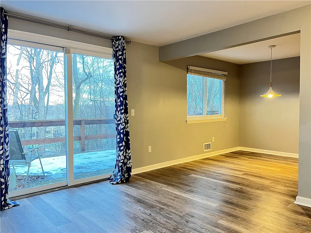 3 bed, 1.5 bath, 1144 sqft, $2,200 — Photo 3