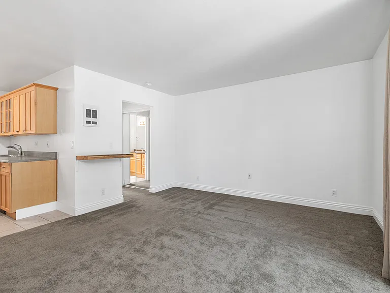 2850 Reynard Way #21 — Photo 7