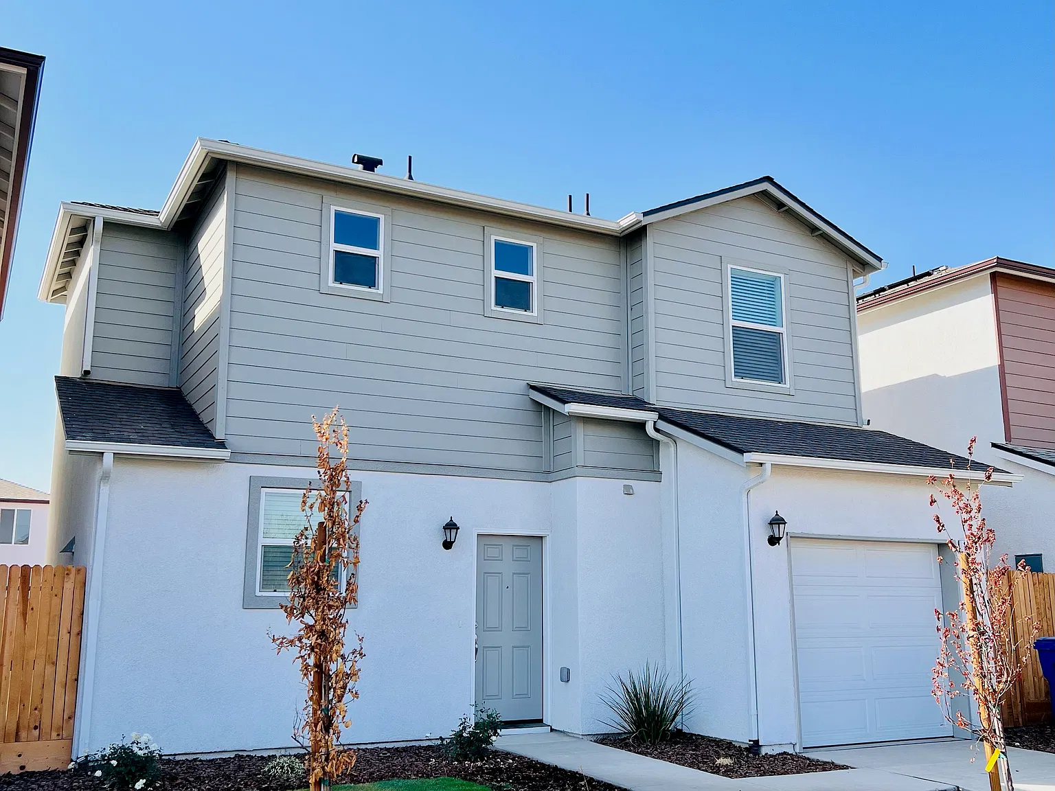 4 bed, 2.5 bath, 1480 sqft, $800 — Photo 2