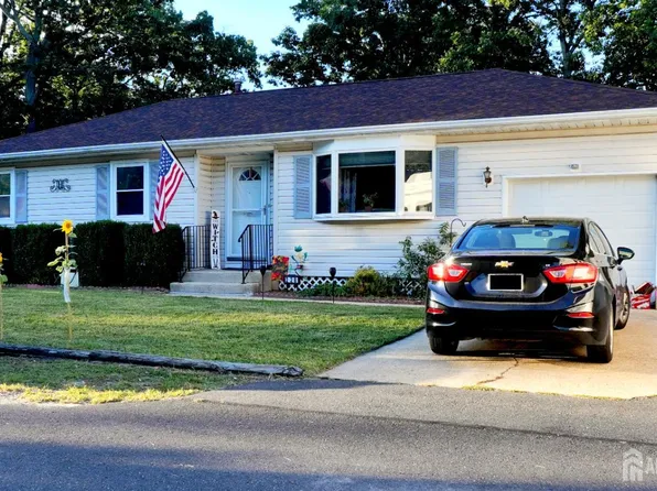 228 Curtin Ave, Browns Mills, NJ 08015