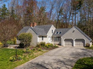 9 Oak Dr, Hampton Falls, NH 03844