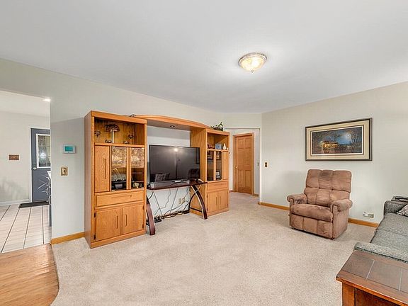 4th image of 4628 Yackley Ave