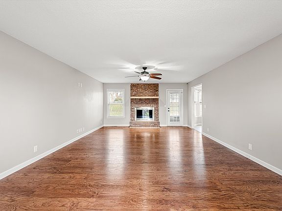 4th image of 534 Brentwood Cir